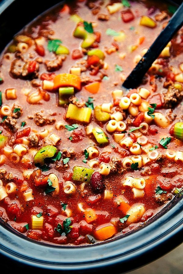 A-delicious-and-hearty-slow-cooker-pasta-vegetable-and-ground-beef-soup-copycatting-the-famous-Olive-Garden-Pasta-fagioli.-
